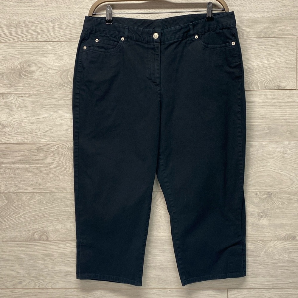Liz Claiborne Black Capri Pant